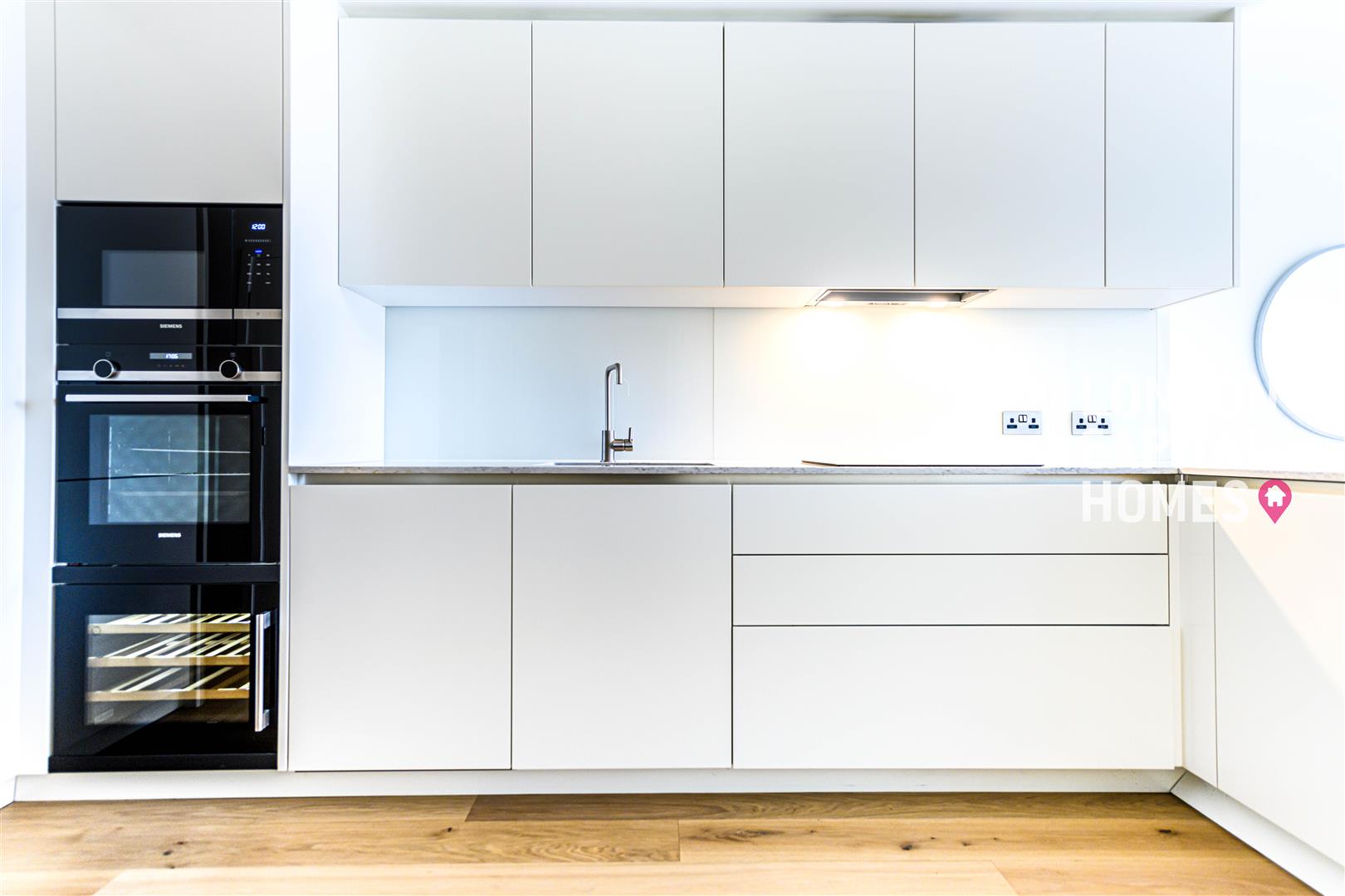 1 bed property in Hampton Tower 75 Marsh Wall, LONDON